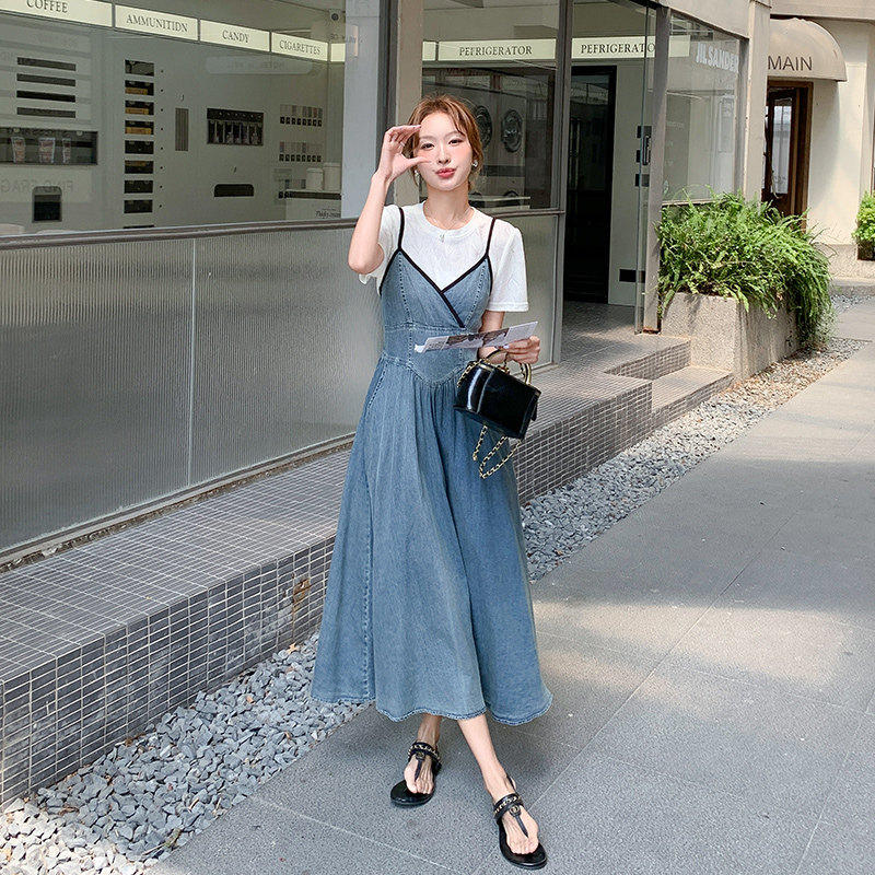 韩版牛仔连衣裙套装女2025夏新款休闲设计感T恤牛仔吊带裙两件套,女装连衣裙,艾艾淮淮