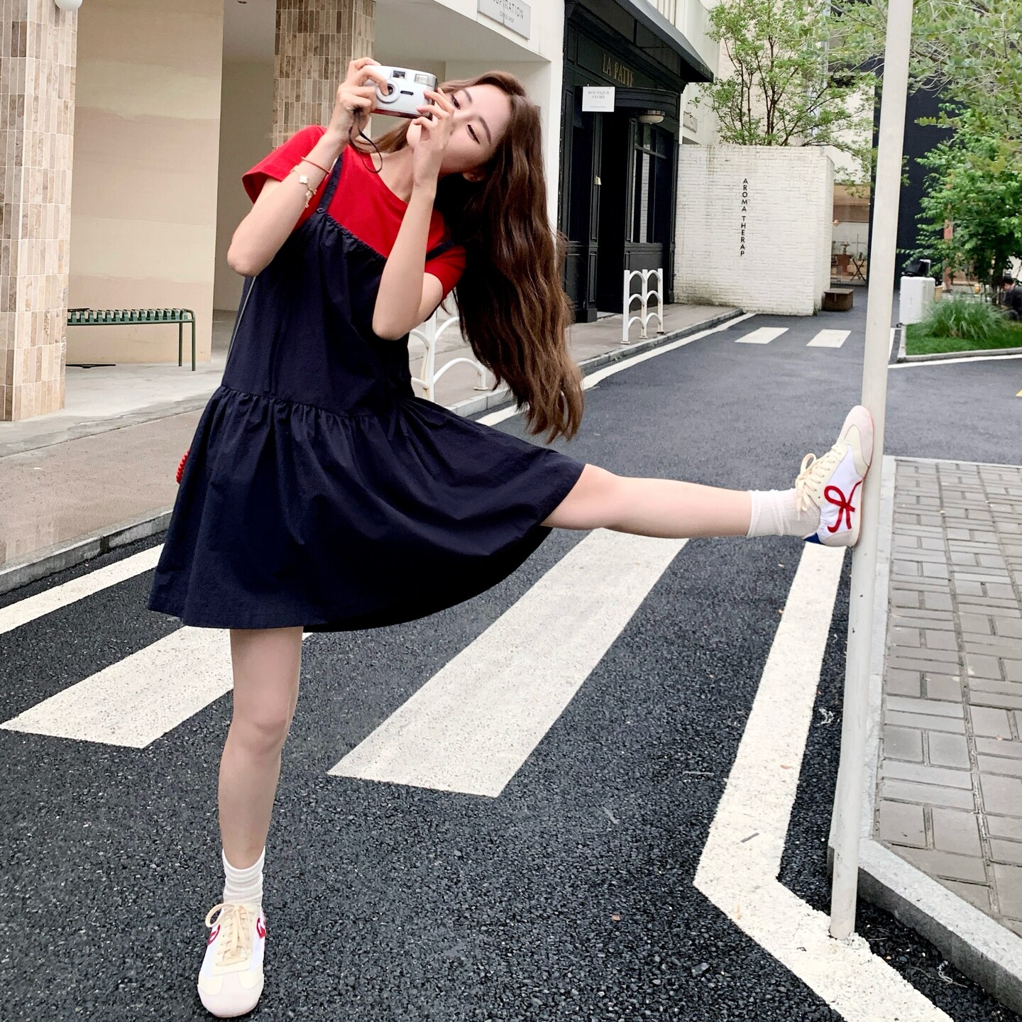 文艺风红色T恤配吊带连衣裙女2025年夏巨好看纯色休闲复古连身裙,女装连衣裙,艾艾淮淮