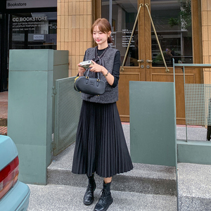时尚黑色小香风外套女2024春秋新款气质马甲miu系百褶裙子图片