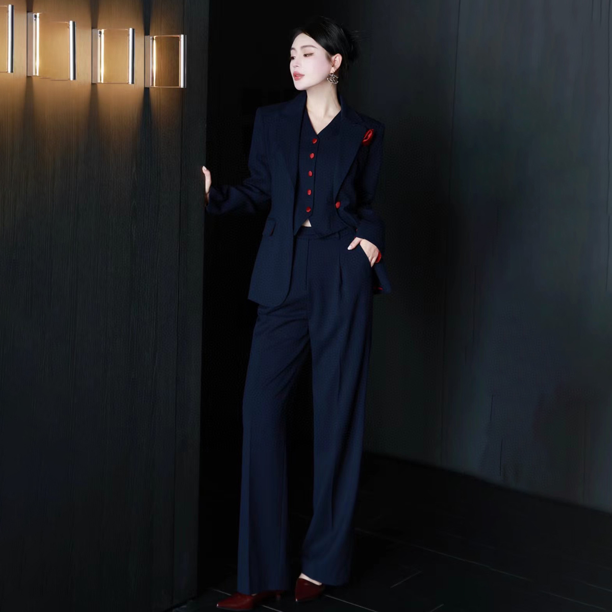 高定设计款西服套装秋冬重磅藏蓝色翻领西装外套马甲直筒裤三件套