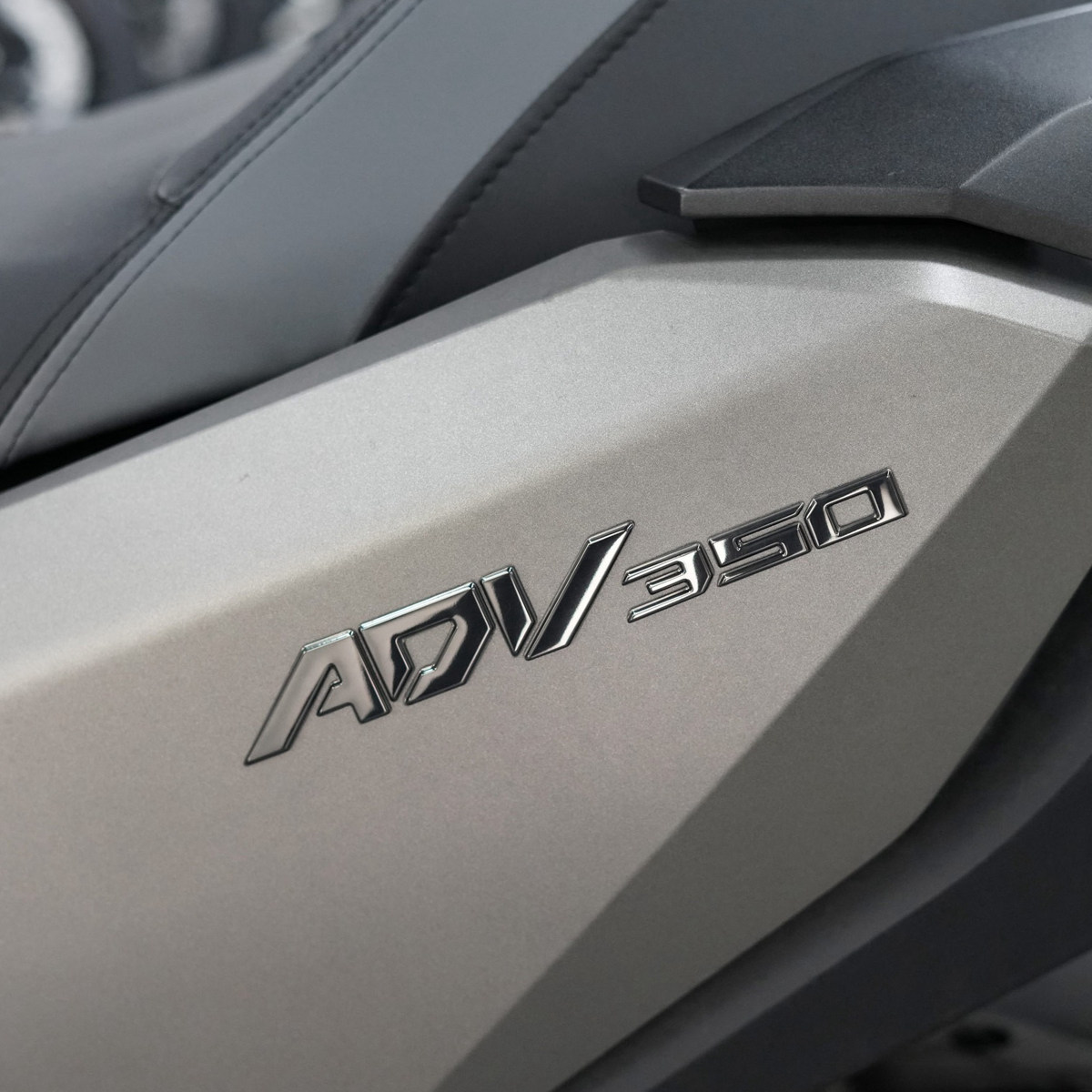 适用摩托车本田ADV350立体软胶贴纸改装配件车头拉花轮毂装饰防水