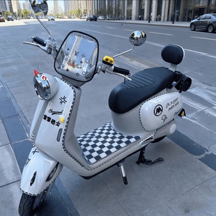 适用爱玛Q5电动车风挡改装立体宝宝巴士配件虚线卡通创意贴纸配饰