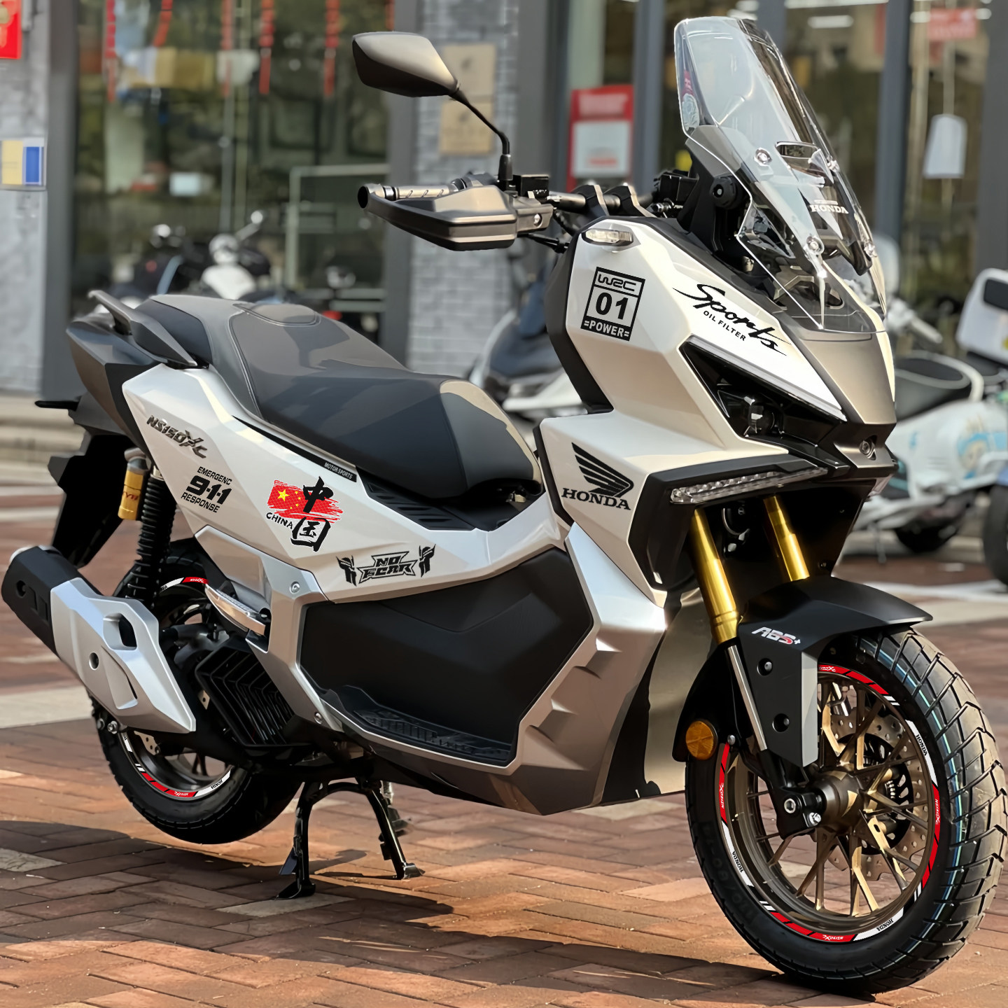 适用新大洲本田NS150XC摩托车改装车身反光贴纸车头风挡装饰配件