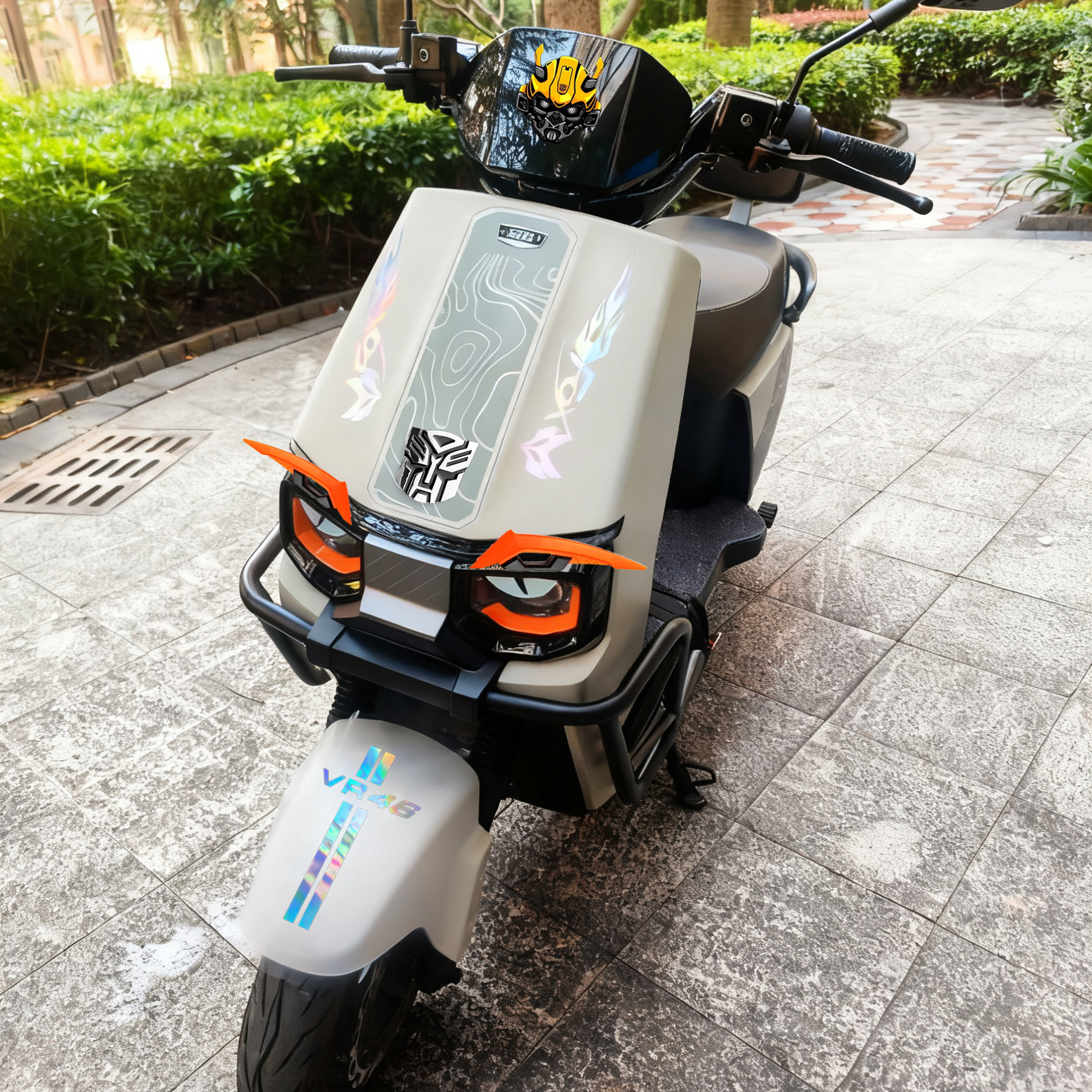 适用雅迪冠能g35恶魔眼睛改装贴