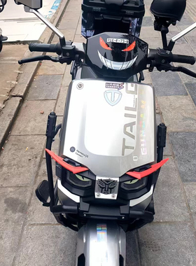 适用台铃超能S苍穹EB追风者赤兔封神电动车头灯改装恶魔眼睛贴纸