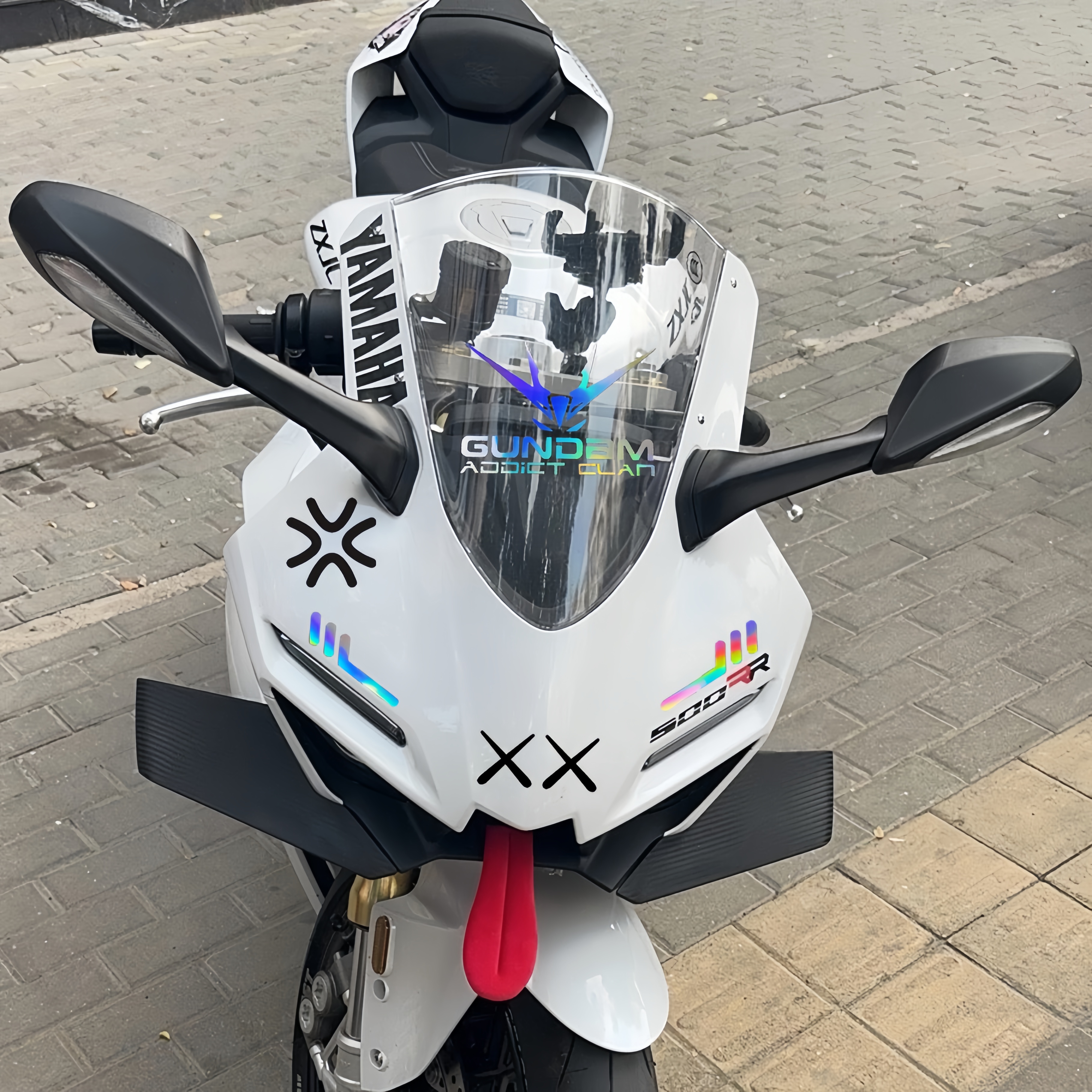 适用张雪机车500RR车头眉毛拉花贴纸恶搞怪机车大舌头改装饰配件