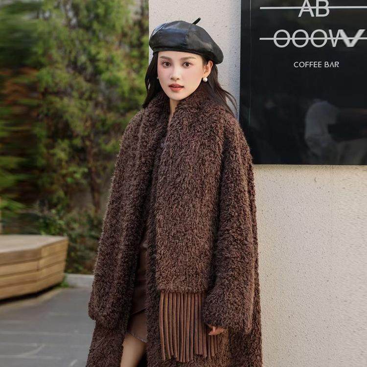 咖色仿羊羔毛外套女2025冬季宽松显瘦中长款高级感围巾保暖毛毛潮,女装/女士精品,短外套,淘宝优惠券,粉丝福利购,淘宝优惠卷