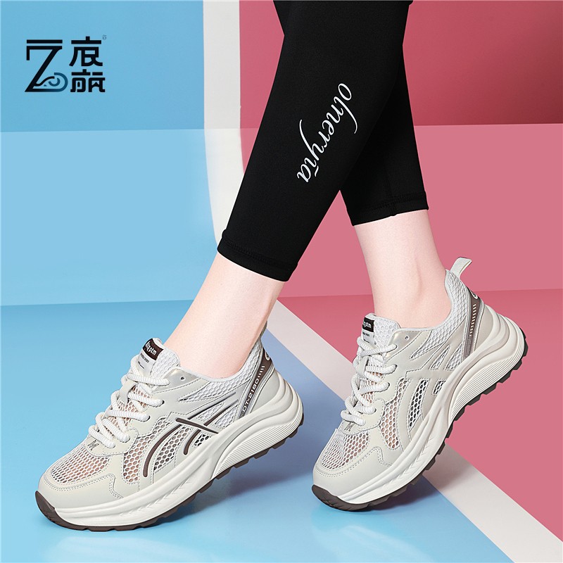 莆田纯原踩屎感网面老爹鞋女款2025春季新款轻便软底运动鞋防滑休