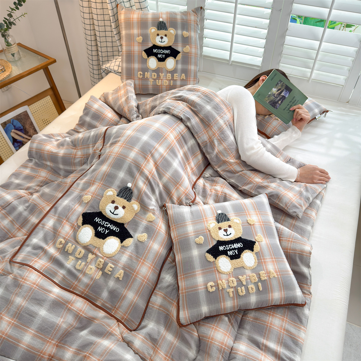 全棉卡通小熊两用抱枕被汽车靠垫办公室沙发学校午休可折叠空调被