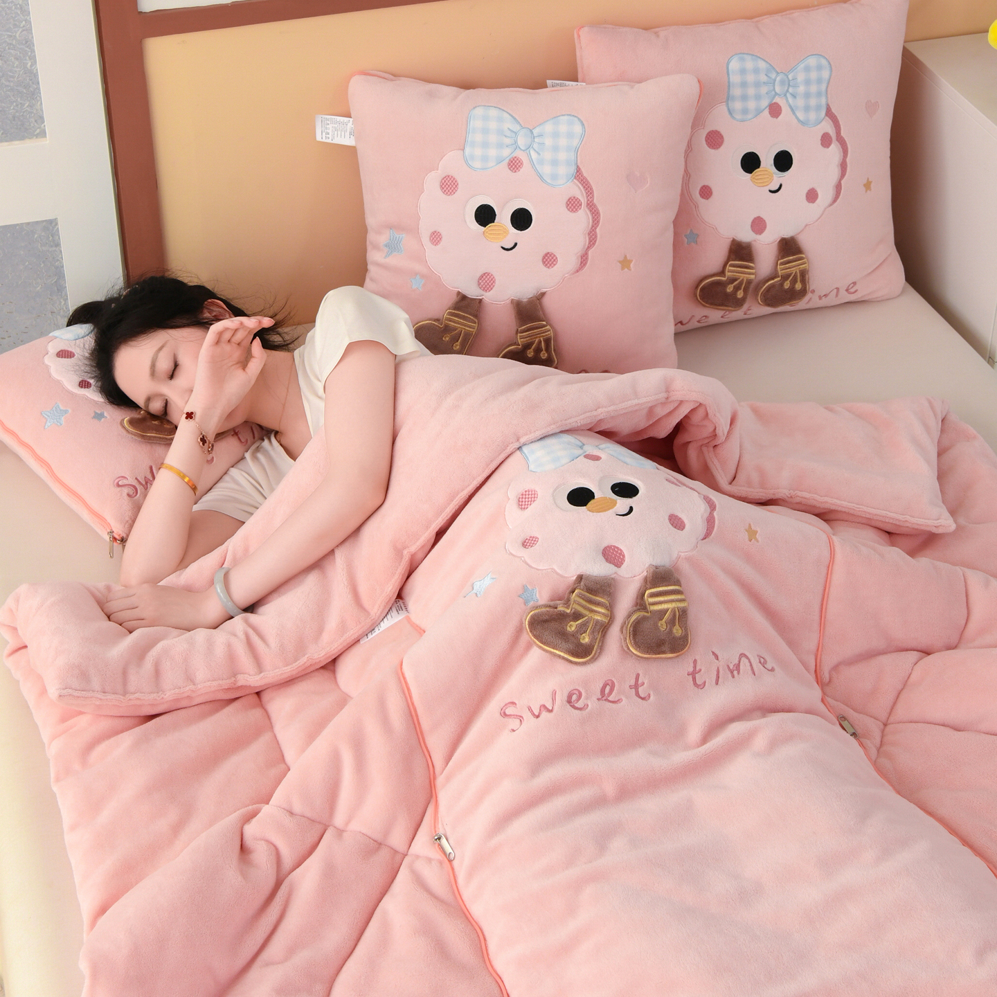 品质推荐加厚牛奶绒两用抱枕被