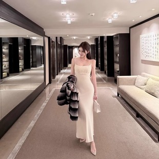 韩雨嘉 贵气蕾丝拼缎面吊带鱼尾气质长裙 V&A美术馆