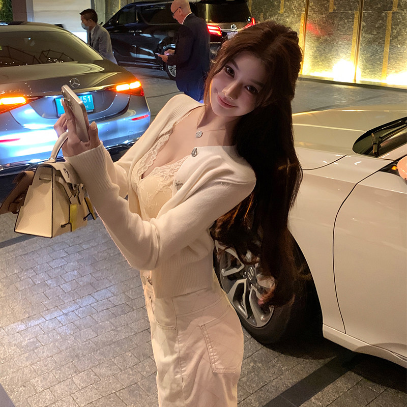 韩雨嘉圆领百塔针织开衫