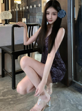 韩雨嘉紫色碎花无袖吊带连衣裙女早春复古性感印花收腰显瘦a字裙