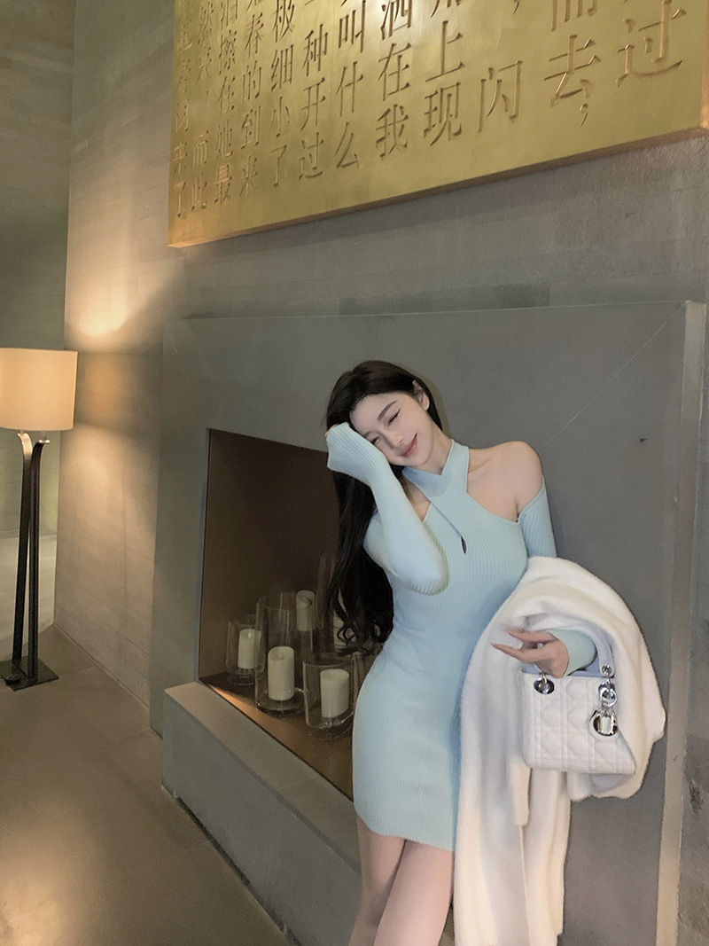 韩雨嘉开叉高腰挂脖露肩针织包臀连衣裙女春秋收腰显瘦长袖上衣潮