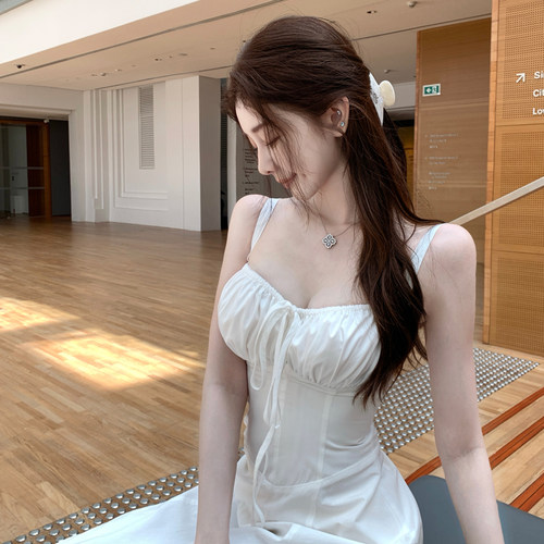 韩雨嘉吊带伞摆连衣长裙