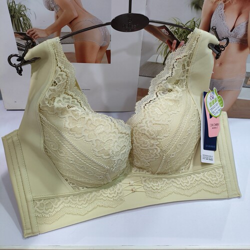 柔软背心式文胸 厚款聚拢性感侧加宽收副乳调整型内衣无钢圈塑型