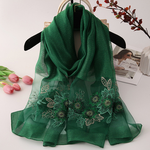 25年秋冬新款桑蚕丝丝巾女中老年真丝羊毛围巾绿色刺绣防晒长披肩