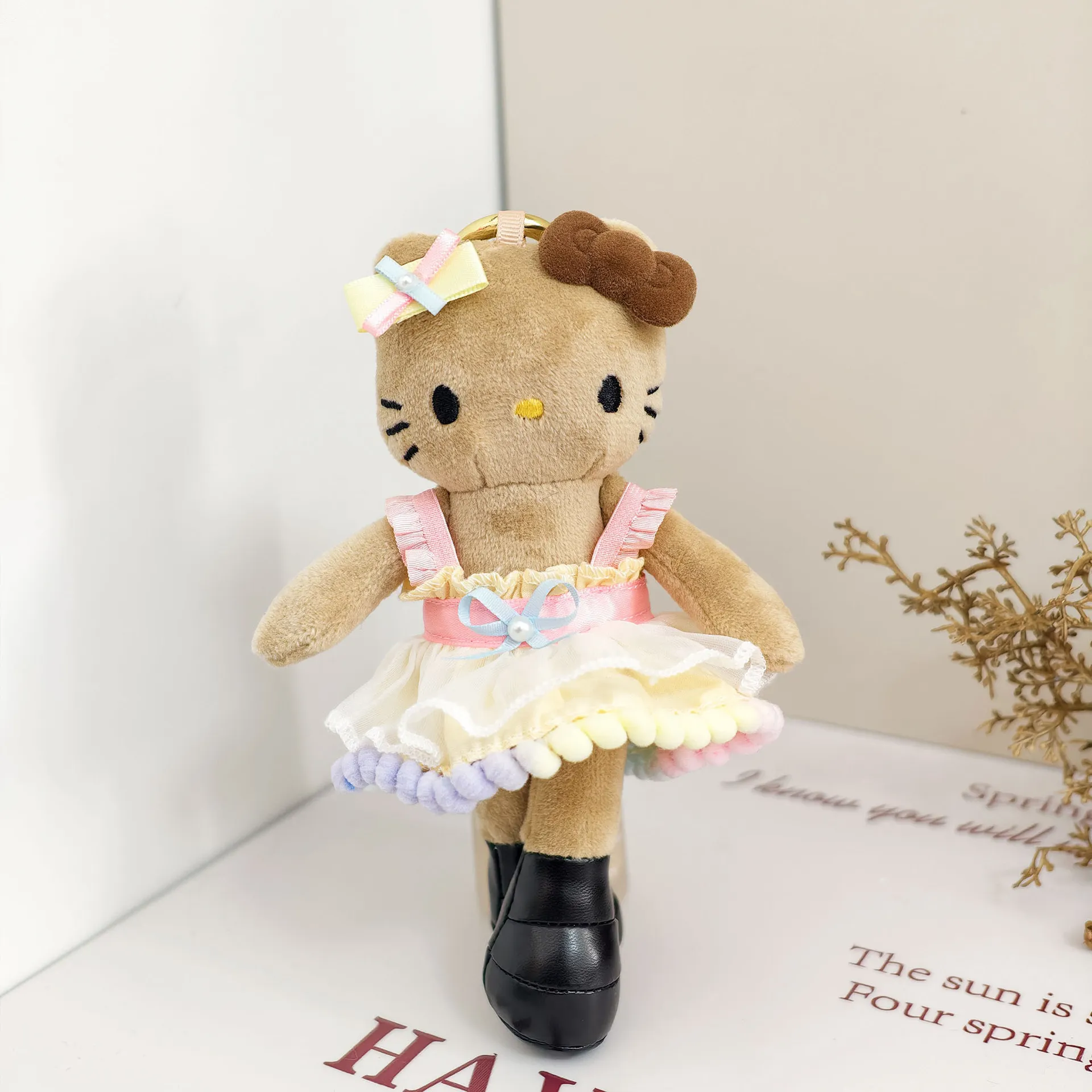 长腿kitty毛绒挂件娃衣可爱kt猫包包挂饰钥匙扣娃娃着替彩球边裙