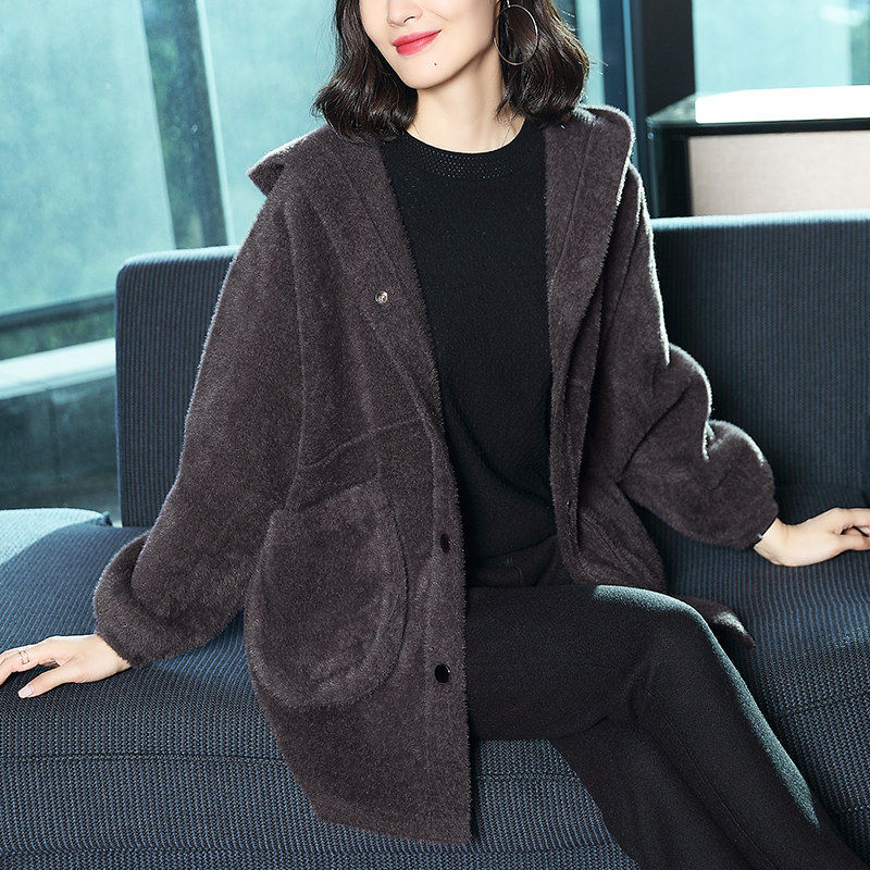 慵懒风毛衣女秋冬宽松加厚针织连帽开衫时尚外穿短款水貂绒外套女在类目 女装/女士精品, 毛衣中 - 来自Buy2taobao.com提供专业的淘宝代购服务