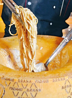 意大利进口整轮原装巴马臣芝士帕玛森奶酪parmesan约38Kg