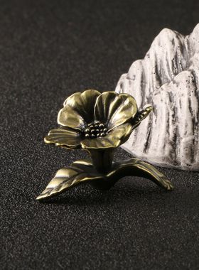 国潮古黄铜桃花摆件实心黄铜茶宠桌面摆件桃花运