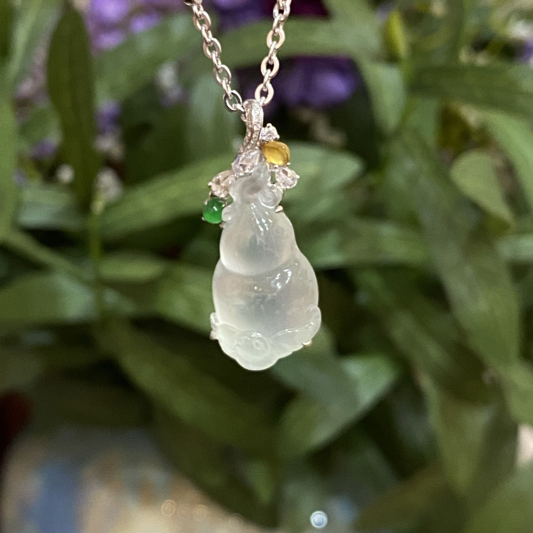 18k金设计镶嵌玻璃种葫芦起钢味带胶感配银镀18k链子。
