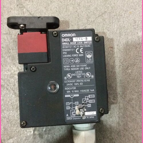 原装正品安全门开关D4DL-1CFA-B