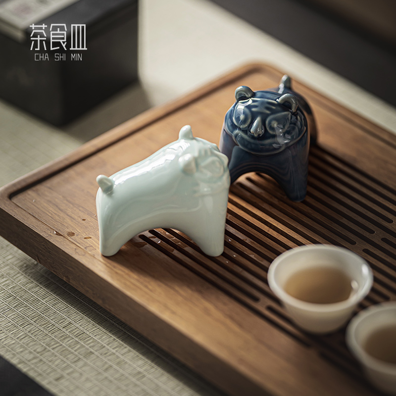 高档精致茶宠创意陶瓷萌虎摆件家用客厅桌面装饰茶室茶道笔搁配件