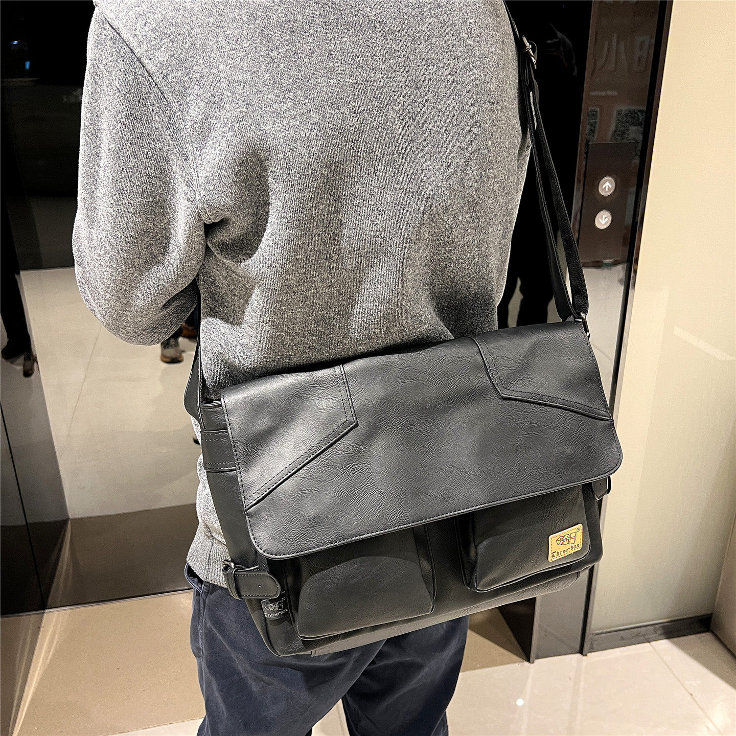 threebox大容量软皮邮差斜挎包