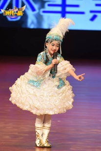 快乐阳光女童原唱《江布拉克》新疆哈萨克族演出服