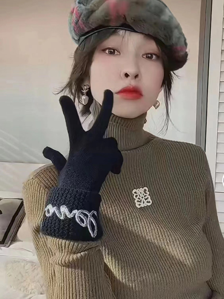 하이 엔드 LUOJIA 클래식 기하학 중공 컬러 브로치 여성 디자인 틈새 럭셔리 정장 코사지 브로치 액세서리