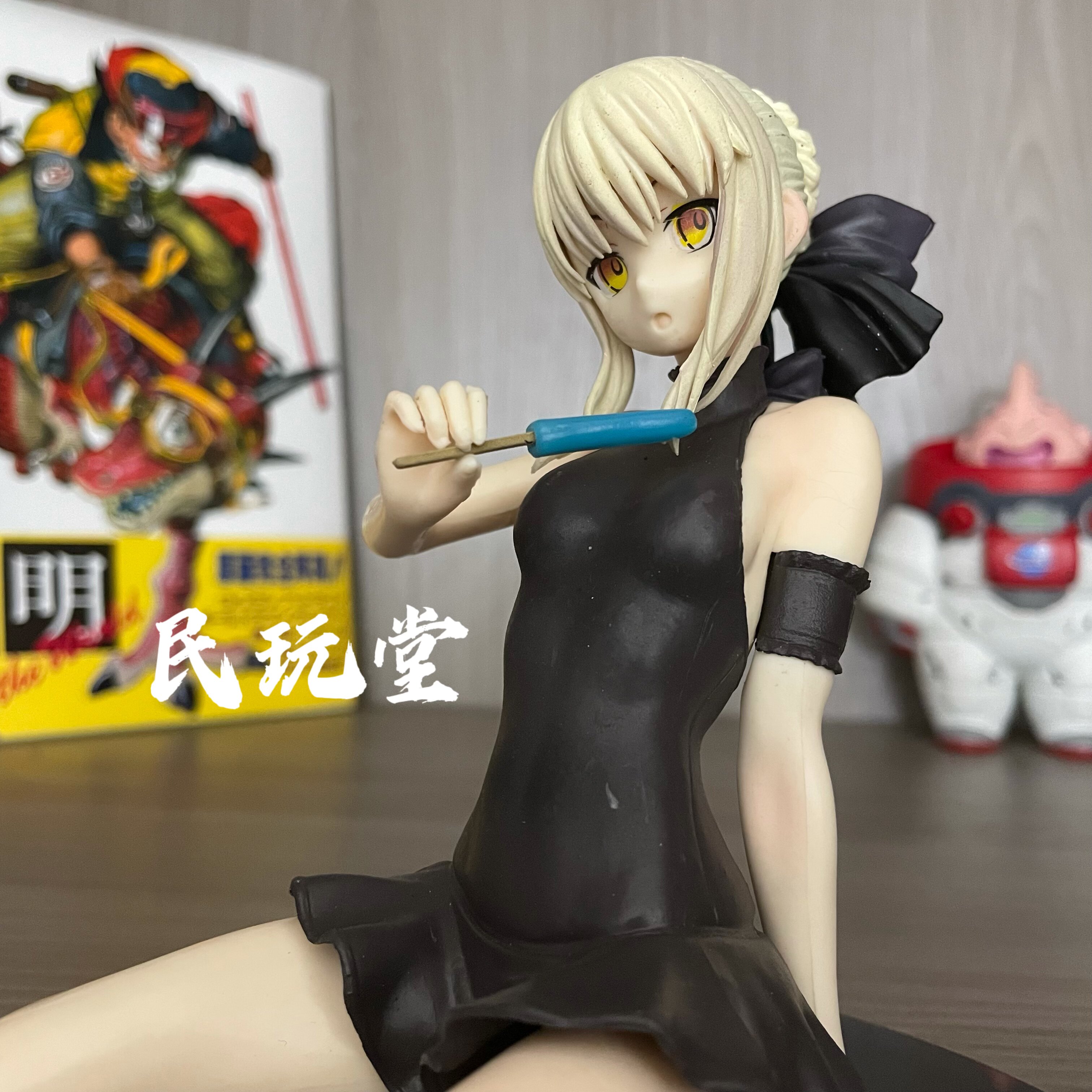 fate 命运之夜 saber 黑塞巴 拿冰棍泳装 塞巴坐姿手办
