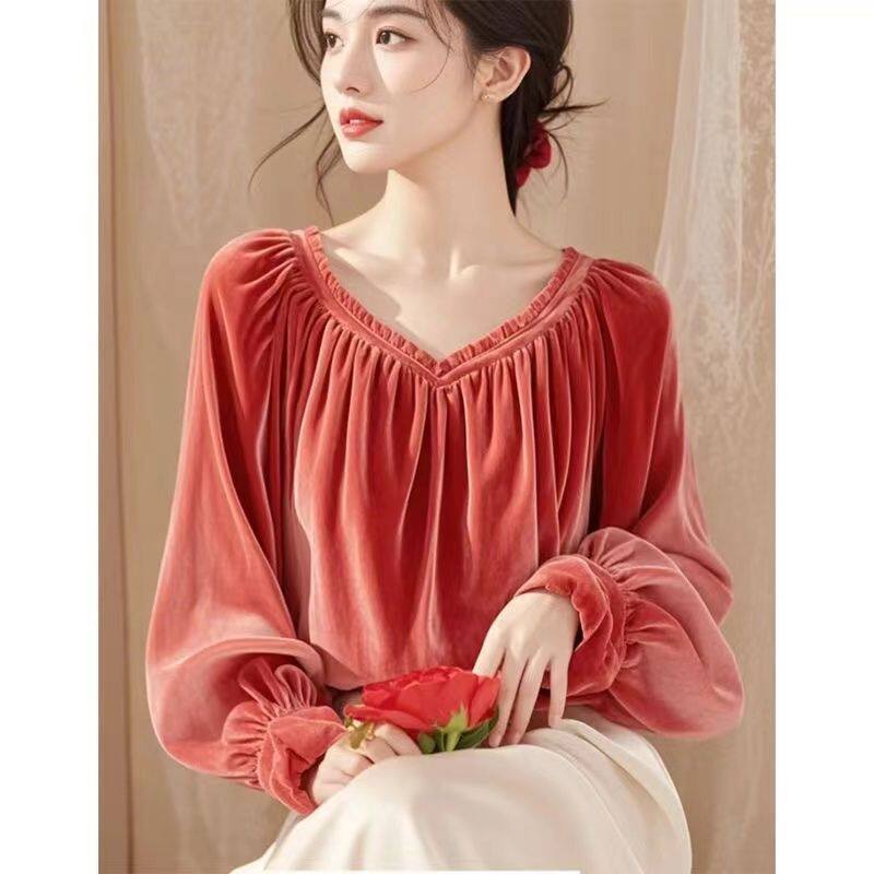 独特别致绝美上衣今年流行漂亮轻奢减龄洋气杏色金丝绒衬衫女春秋