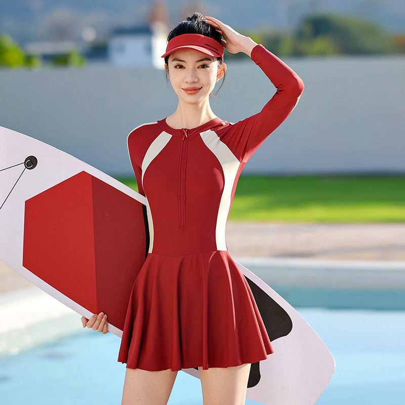 中国红2025新款连体泳衣女长袖遮肉保守大码胖mm显瘦遮肚温泉泳装