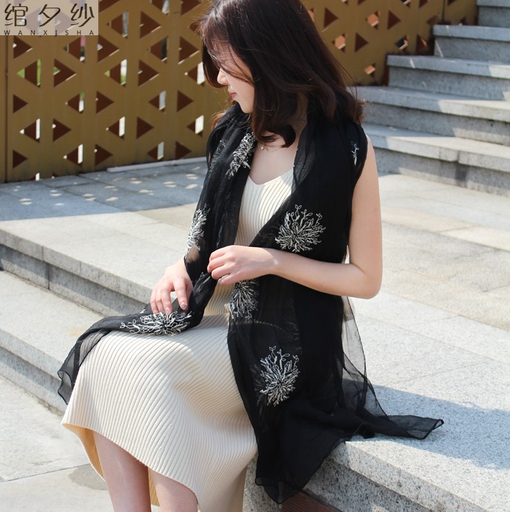 高档黑色桑蚕丝丝巾刺绣真丝围巾旅游防晒披肩百搭女士长巾秋冬季