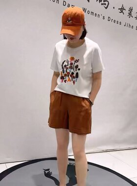 5035芮娜依莲夏款新品领口拼接蕾丝立体中空绣T恤衫加大码女装