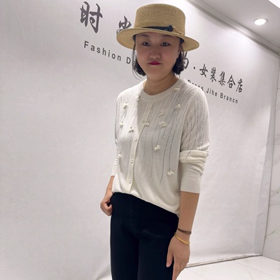5098芮娜依莲秋款新品重工亮钻手摇花长袖套头气质衫加大码女装