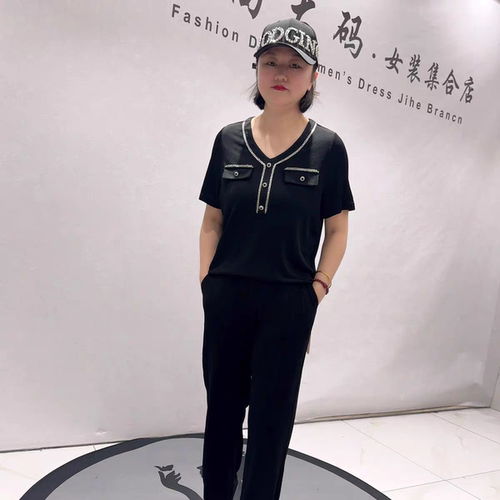 5691芮娜依莲初夏新品醋酸面料高级感小香风气质短袖上衣加大码