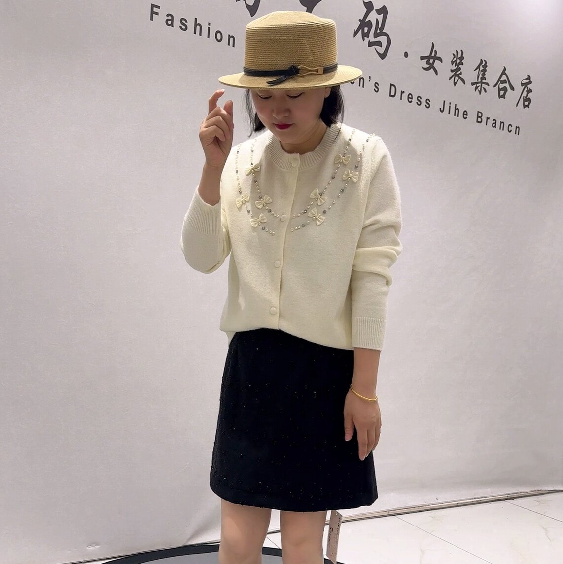 8380女权贵族秋款新品蝴蝶结大码内搭