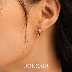 【新品】十字架鸢尾花耳环小巧圆形耳钉简约通勤百搭小众耳圈耳扣