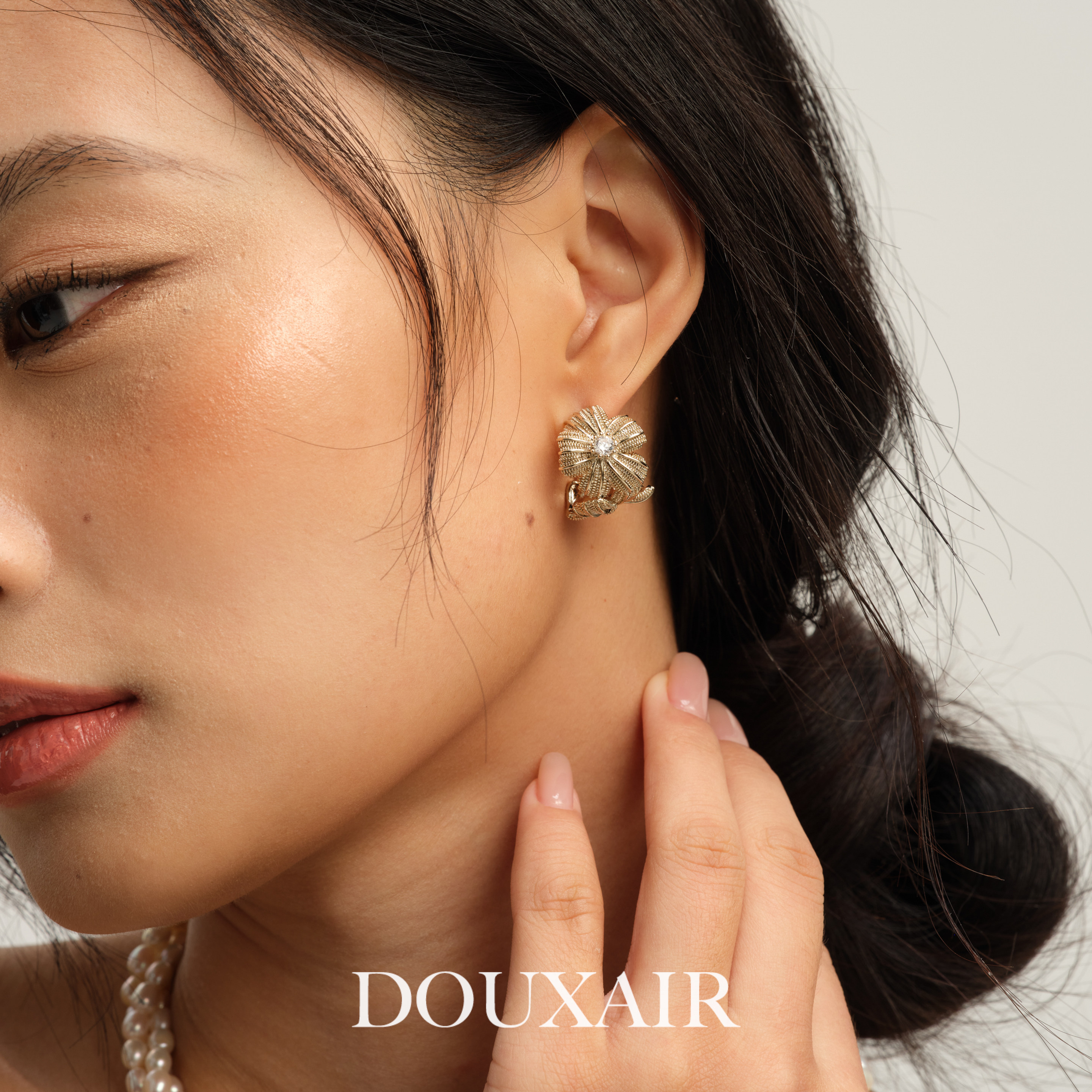 DouxAir花朵镶钻耳钉s925银秋冬意大利拉丝耳饰港风复古法式耳环