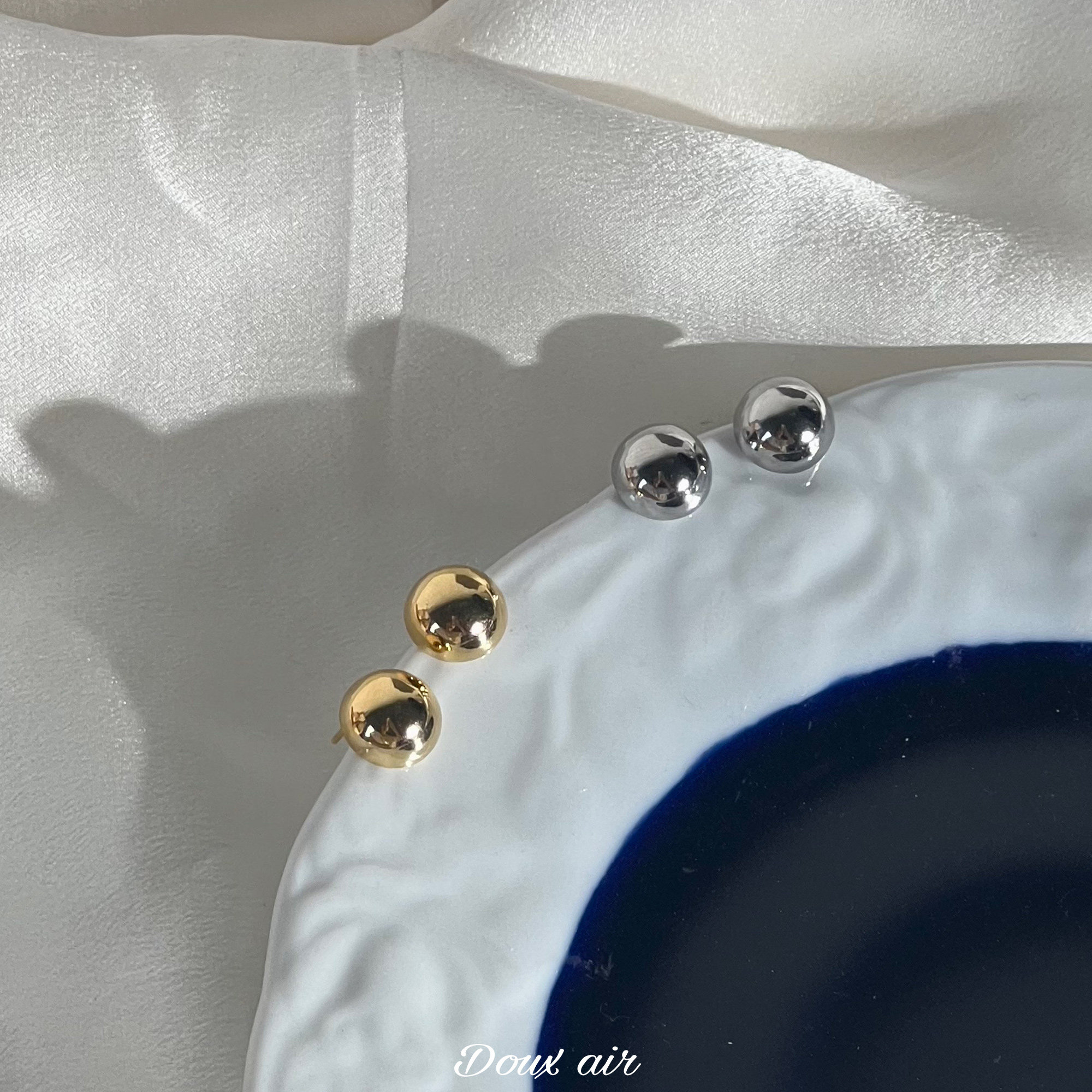 简约小巧金/银色豆子耳钉925银针圆形冷淡风百搭耳环高级感耳饰女
