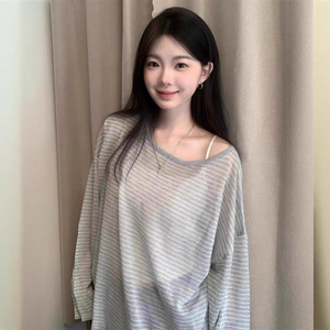 灰色条纹圆领防晒长袖罩衫T恤女秋季打底衫宽松显瘦长袖T恤上衣