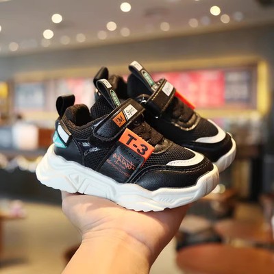 休闲风透气轻便儿童鞋