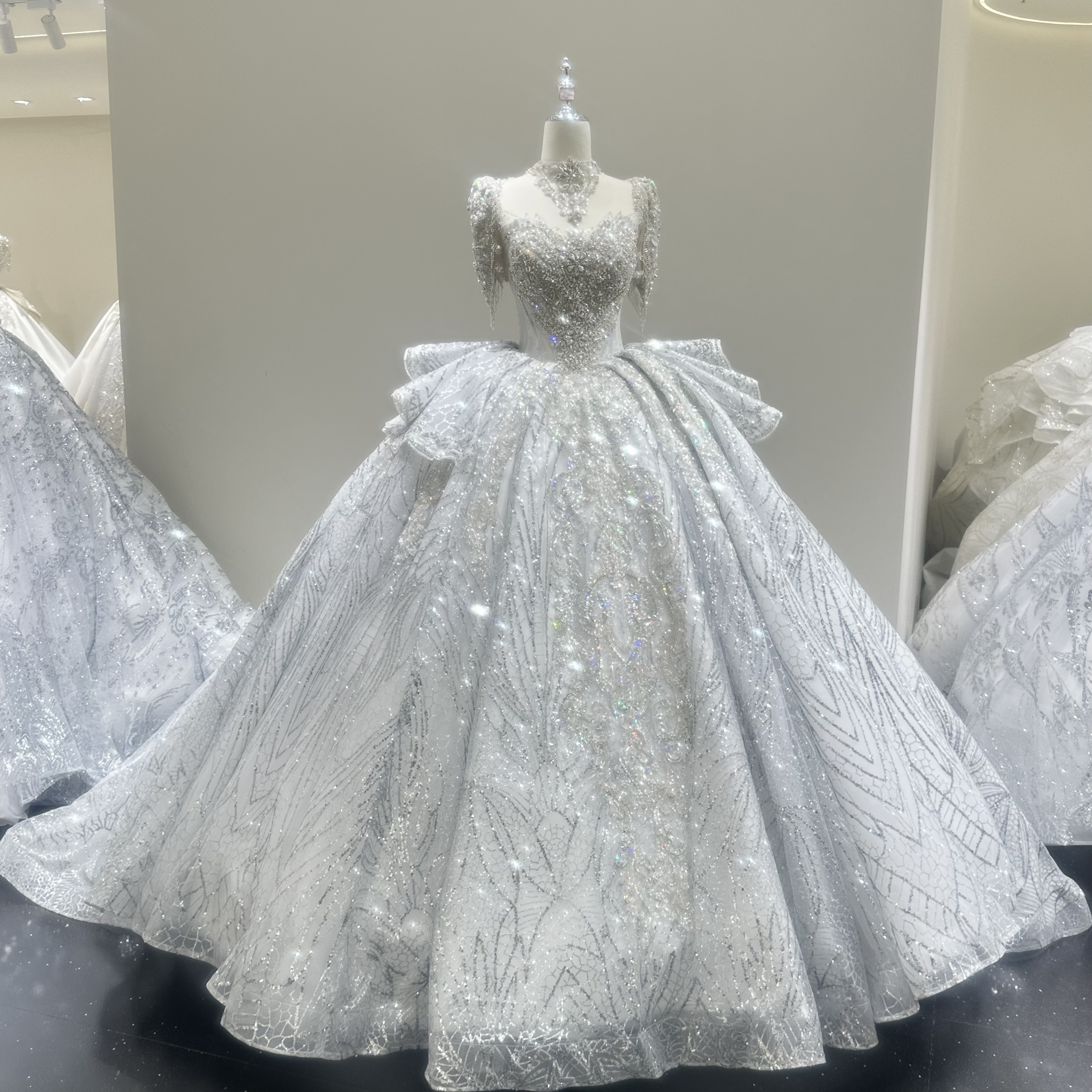 2025抹胸法式蓝色婚纱礼服新款重工奢华高级质感大拖尾高端主纱