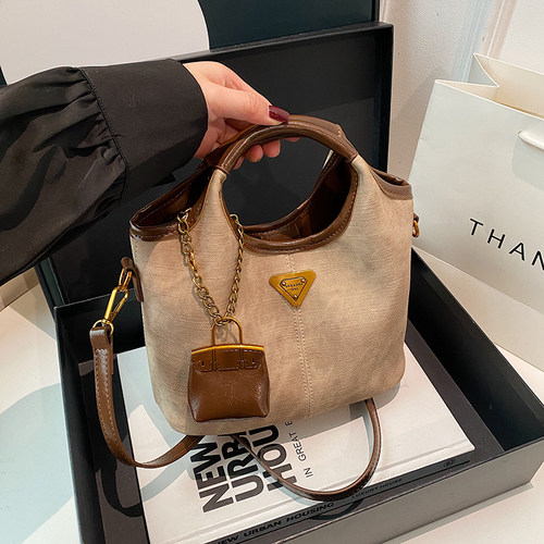 大气轻奢小众高级感通勤斜挎包