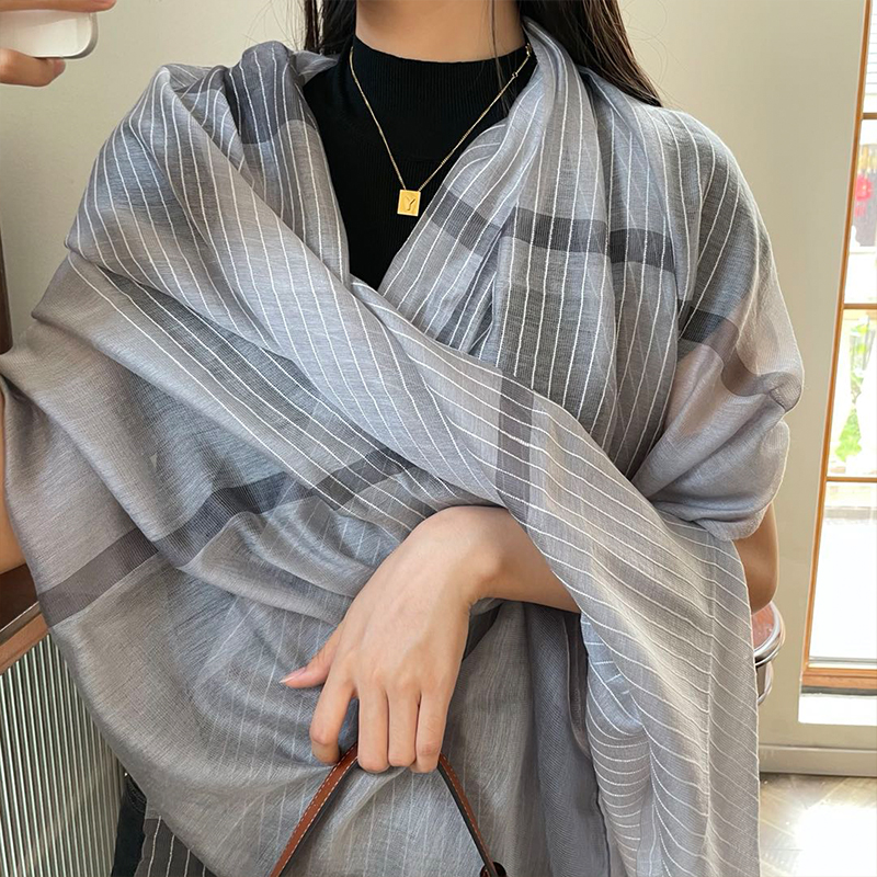 简约黑色条纹真丝混纺女春秋薄款披肩围巾两用外搭装饰披巾大丝巾