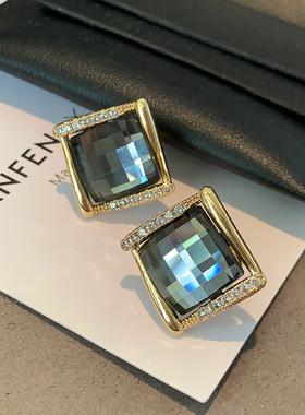黑灰色切面水晶耳钉2025新款爆款高级感耳环轻奢方形爆闪镶钻耳饰