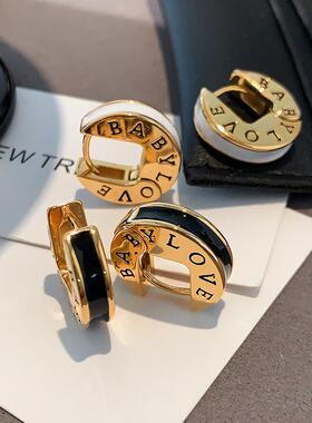 黑色珐琅金属耳环2026新款爆款高级感耳饰欧美小香风轻奢字母耳扣