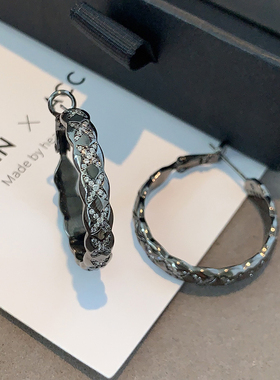 黑色满钻菱格纹耳圈星星耳环2025新款爆款高级感耳扣中性朋克耳饰